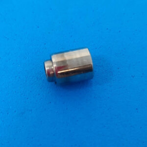 Bush inside outgoing-connection valve of DFP6